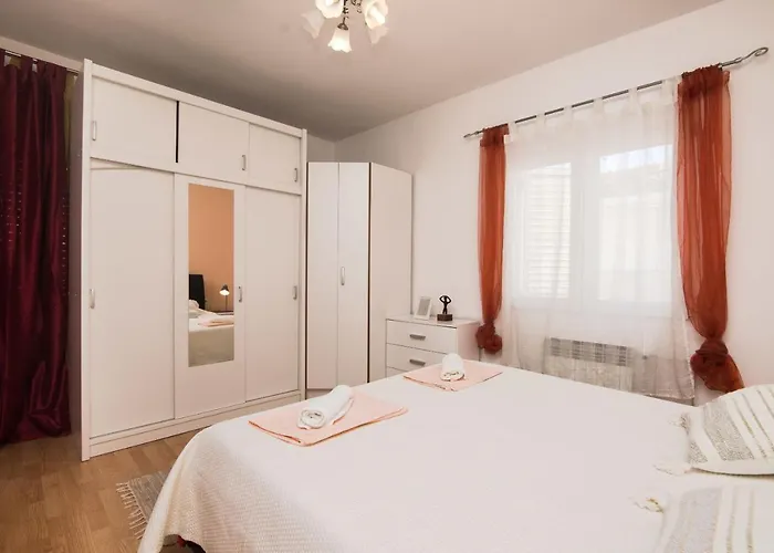 Maja Apartment *