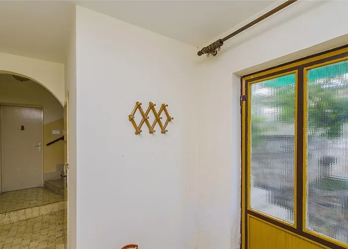 Maja 아파트 트로기르